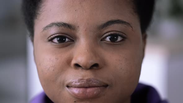 Portrait Beautiful African American Girl at Modern Home Smiling Young Black Woman with Curly Hair alt