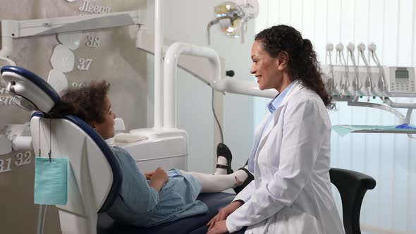 Child Patient Giving Five to Female Stomatologist alt