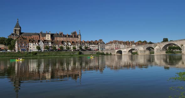 Gien, Loiret department, France. Low water level in the Loire river during a dryness season. alt