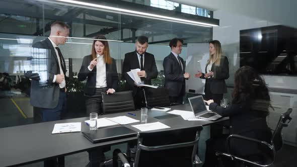 Business People Working in Office alt