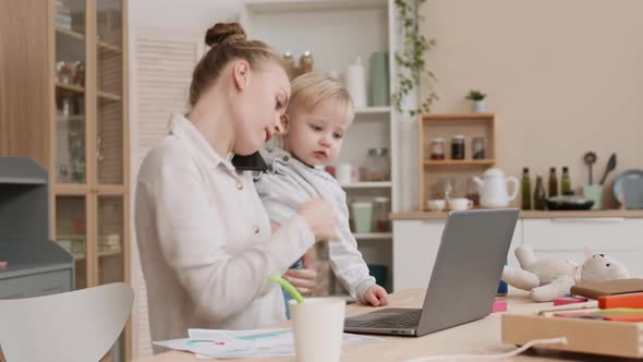 Working Mom with Child at Home alt