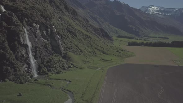 New Zealand idyllic landscape alt