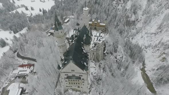 Aerial View Of Neuschwanstein flying around the schwanstein castle poi alt