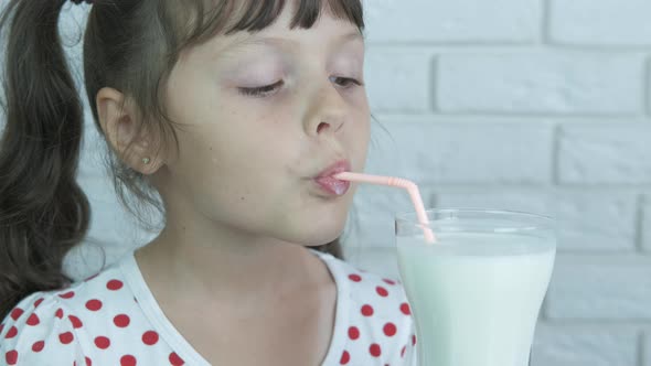The child is drinking milk. alt