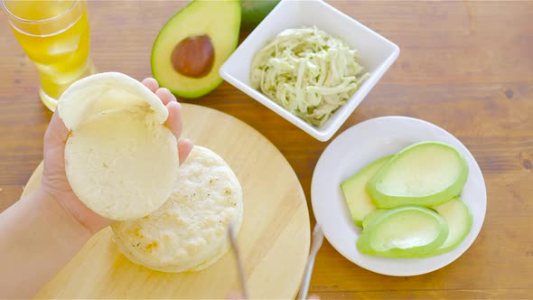 Arepas, Venezuelan dish made of corn flour alt