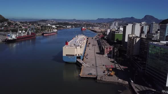 Roll on roll off shipping Porto de Vitória, Espírito Santo, Brasil. alt