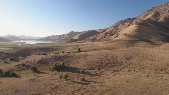 Drone over Lake Kaweah Recreation Area outside of Sequoia National Park, USA alt