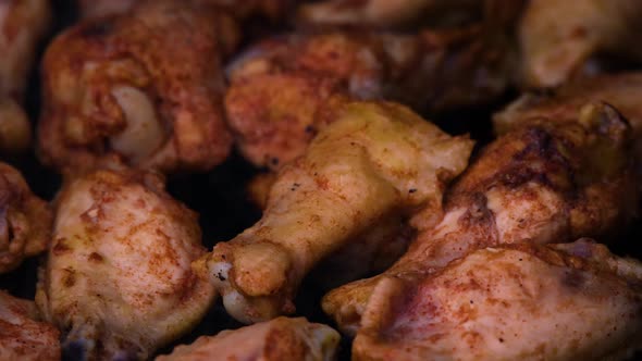 Cooking chicken drumstick legs on grill alt