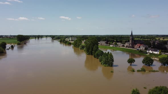 Flooded land and floodplains, drowned trees, river Maas village Appeltern alt