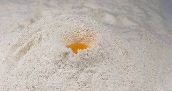 Egg Falling on Flour, Slow Motion 4K alt