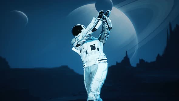 Astronaut Plays Golf alt