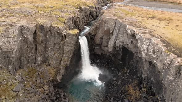 Folaldafoss waterfall in East Iceland alt