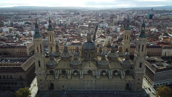 Aerial City View of Zaragoza with Nuestra Senora Del Pilar Basilica in Spain alt