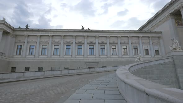 Alley in front of the Parliament alt