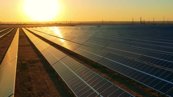 Photovoltaic Power Field in the Rays of the Setting Sun alt