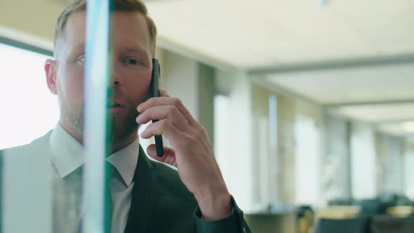 Businessman Speaking on Phone in Office alt