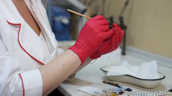 Making eye prosthesis, close up alt
