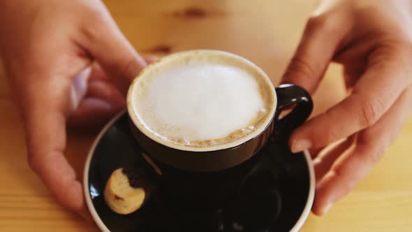 Close up of a coffee and hands alt