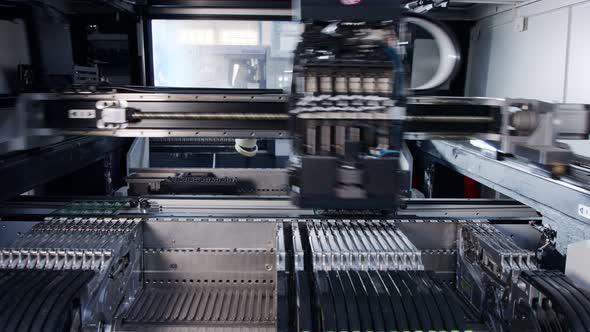 SMT machine places resistors, capacitors, transistors on circuit boards at high speed alt