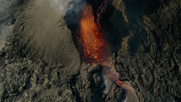 Geldingadalur Volcano Eruption - Eruption Of Volcano Emitting Red Lava Fountain In Reykjanes alt