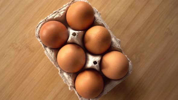 Uncooked Eggs in Pack alt
