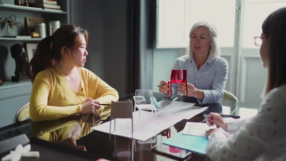 Three businesswomen having a meeting in the office alt
