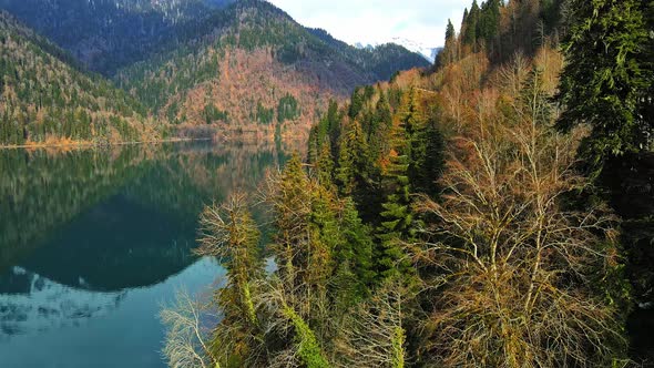 Beautiful Alpine Lake Ritsa Between the Mountains alt