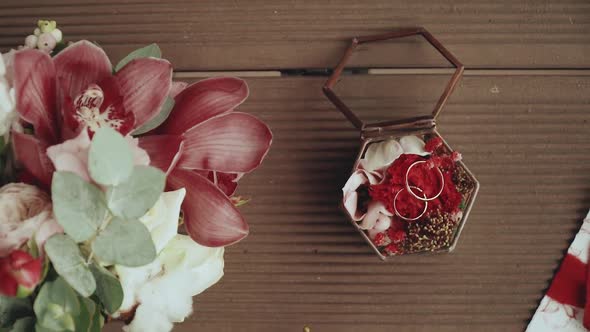 Closeup Wedding Accessories of the Bride Wedding Bouquet Wedding Rings Invitation Card alt