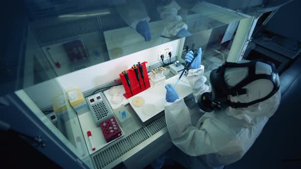 Worker in Chemical Suit Develops a Vaccine Against Covid-19. Coronavirus, Covid-19, Virus Research alt