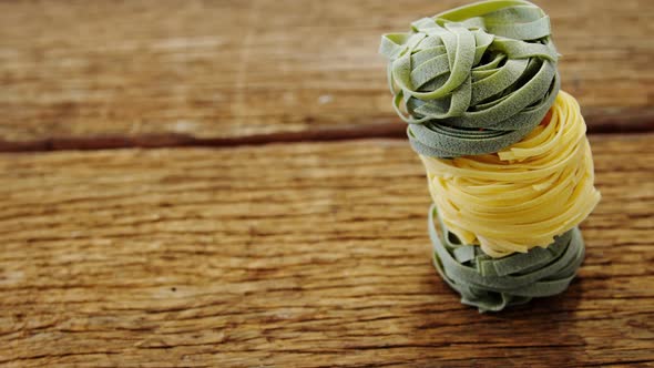 Close-up of green and yellow fettuccine alt