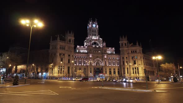 Timelapse of Traffic at Cibeles Square in Night Madrid, Spain alt