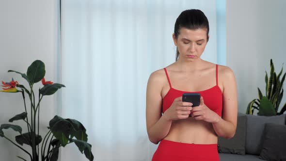 Portrait Muscular Sportswoman Use Smartphone Social Network Media After Training alt