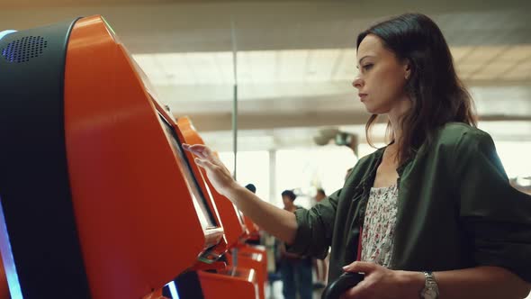 Young girl at the terminal alt