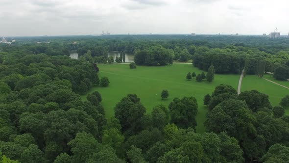 Aerial view of Englischer Garten  alt