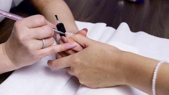 French Manicure. alt