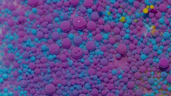 Movement of Blue Purple Oil Ink Drops Bubbles Multicolored Artistic Paint Surface Background alt