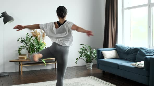 A Young Indian Woman Is Engaged In Ballet, Doing An Exercise Of Spinning on One Leg alt