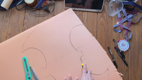 Woman Makes Viking Hatchet for Cosplay Festival alt