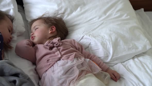 Authentic Two Cute Little Girls Sister Sleeping Sweetly Together In Comfortable White Bed alt