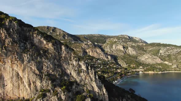 Side shot of the Mountain in Monaco alt