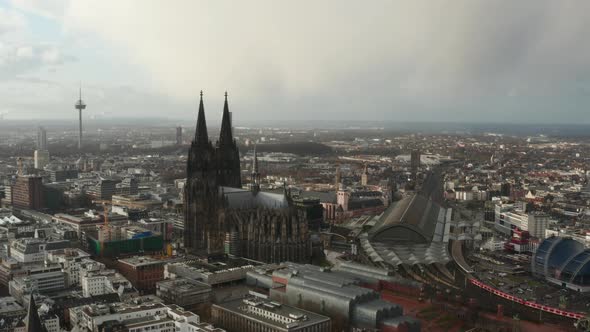 Amazing Aerial Panoramic View of Large City alt