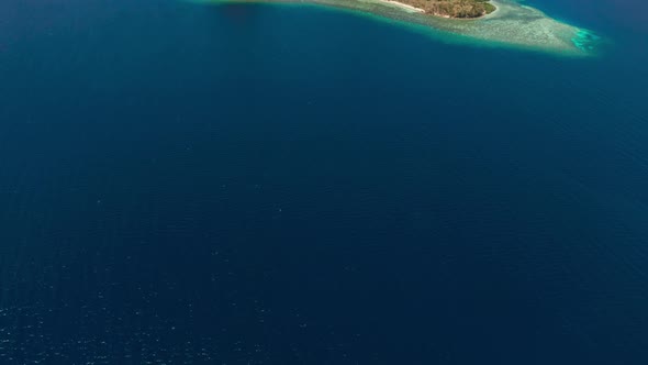 Tropical Island with Sandy Beach, Philippines, Palawan alt
