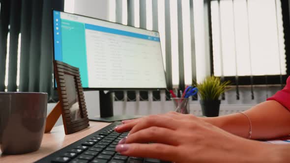 Woman Fingers Working on a Computer Keyboard alt