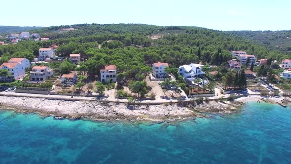 Flying over a peaceful Dalmatian tourist resort alt