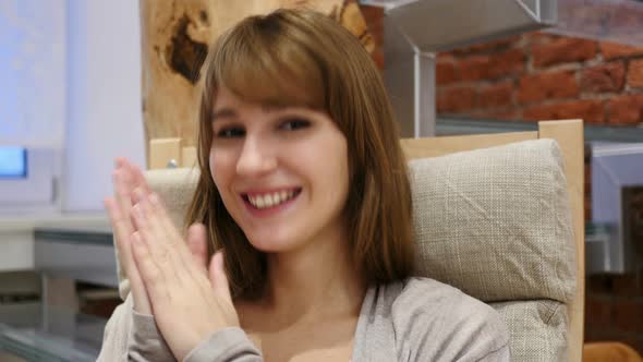 Applause, Clapping Woman for Success of Team alt