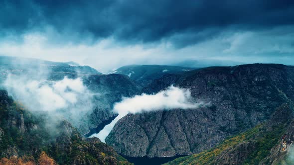 Mountain View. River Sil Canyon, Galicia Spain. Timelapse alt