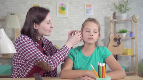 Surprised Teen Girl Puts on Hearing Aid for the First Time and Hears alt