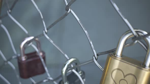 Endless fence with padlocks. Love. Interlocked hearts. Loopable front view. 4kHD alt