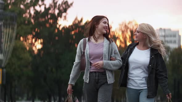 Shopaholic Friends Retail Leisure Sale Women City alt