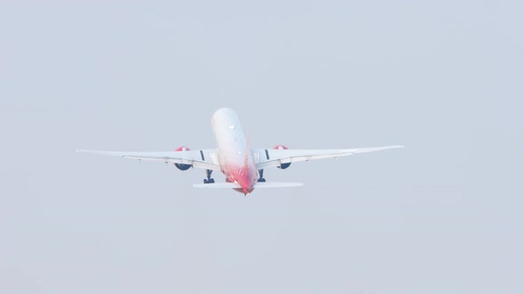 Airolane Departing From Moscow alt